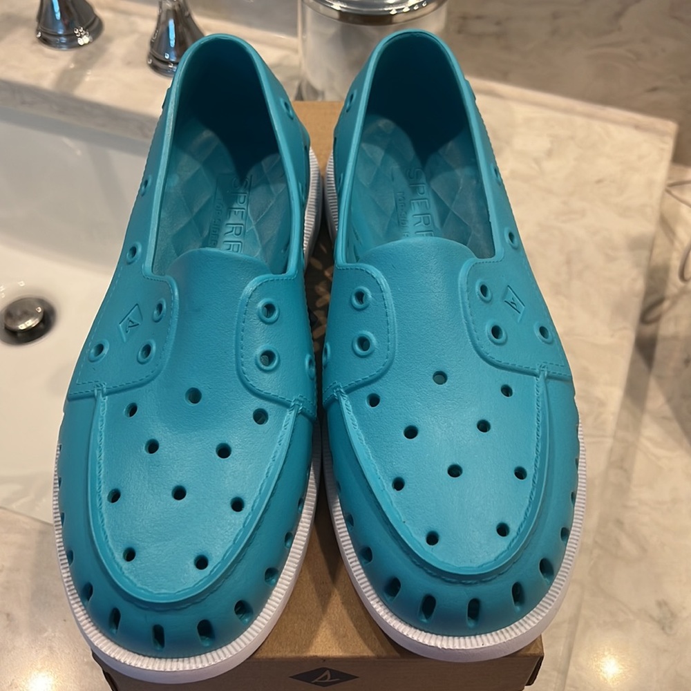 Skerry float scuba shoes in gorgeous turquoise